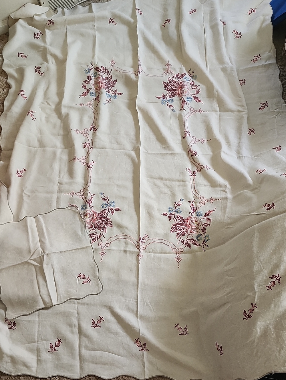 Vintage Handmade Needlepoint Tablecloth Pink Floral Design  12 Napkins Matching